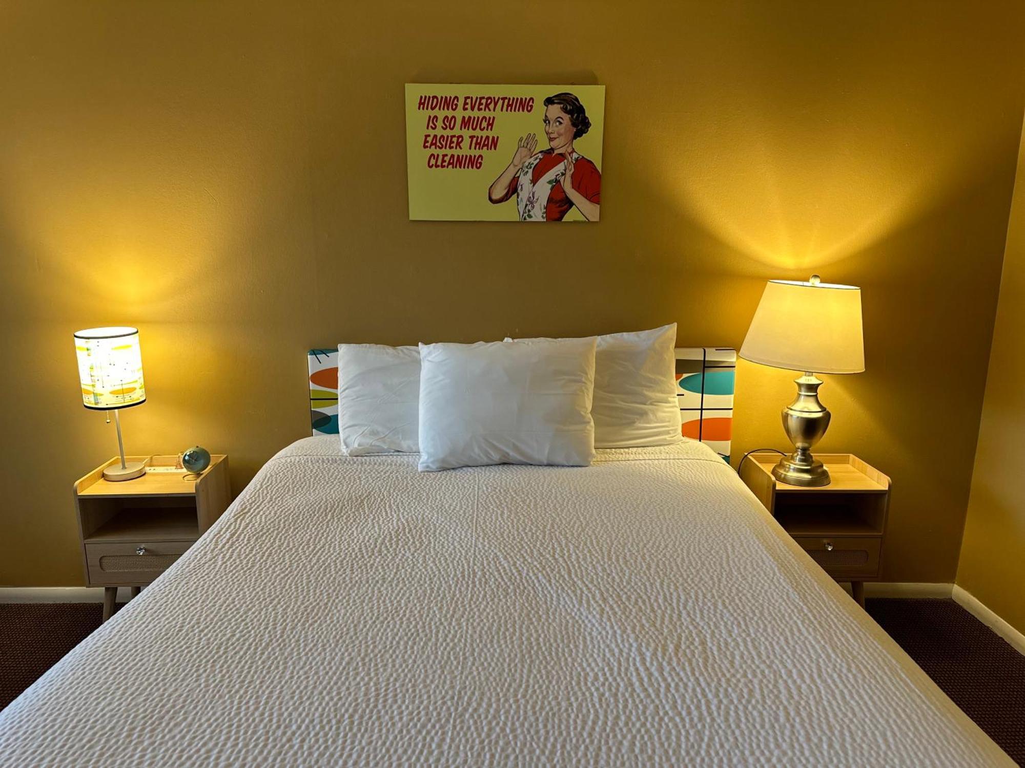 Atomic Motel Astoria Rum bild